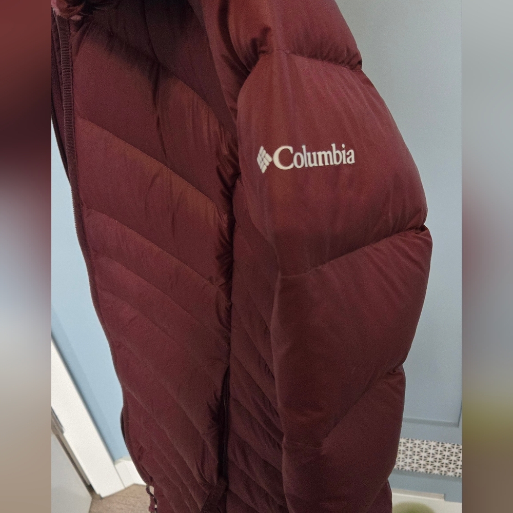 Columbia winter jacket, Wine Colored. Womens medium. - Picture 5 of 7